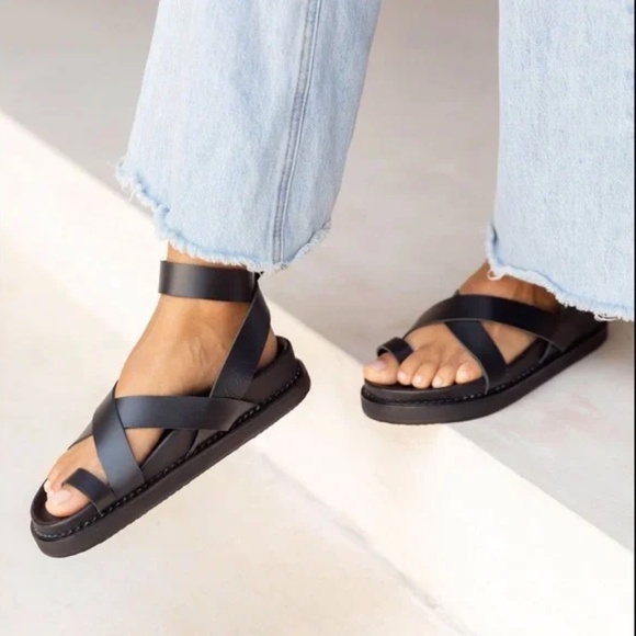 Liberte Brontë Chunky Leather Strapped Sandal | Black | Size 7 - Picture 7 of 8